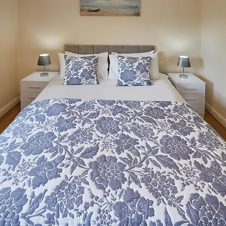 Host & - Beatrice Little Duckling * 米德尔斯伯勒